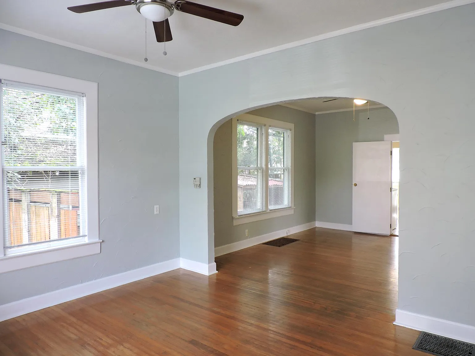 1562 SE Tacoma St — Photo 2