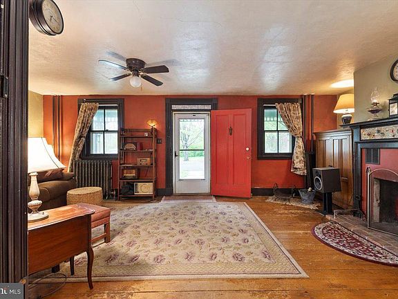 3rd image of 2730 Old New Windsor Pike