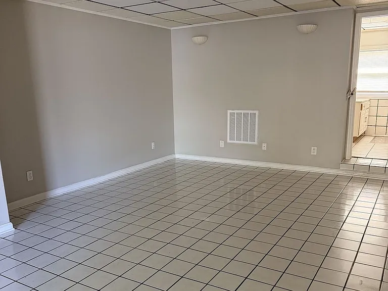 2825 McKinley Rd — Photo 3
