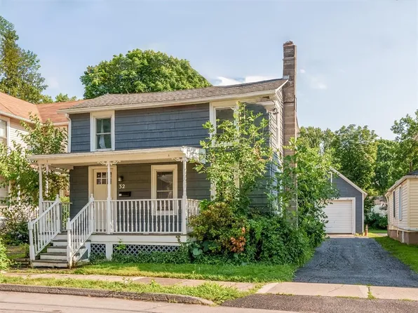 32 Union St, Brockport, NY 14420