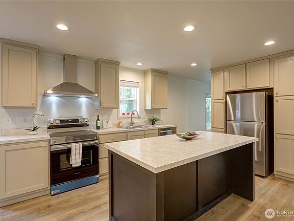 4th image of 70 E Panorama Drive