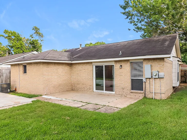 20250 Telegraph Square Ln — Photo 16