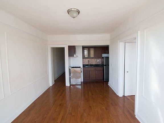 5th image of 3406 32nd St APT 9D