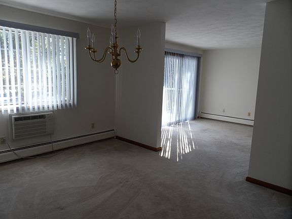 3rd image of 1655 Douglas Ave APT 203