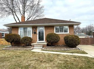 23107 Beverly St, Saint Clair Shores, MI 48082