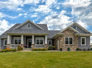 4312 Wild Horse Dr, Cedar Falls, IA 50613