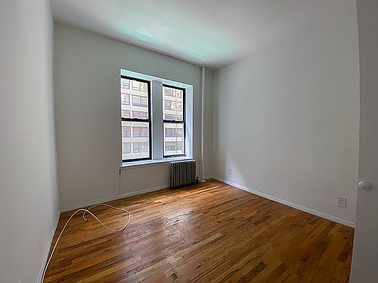1st image of 172 E 93rd St #3E
