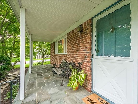 3rd image of 36 Gerardine Pl