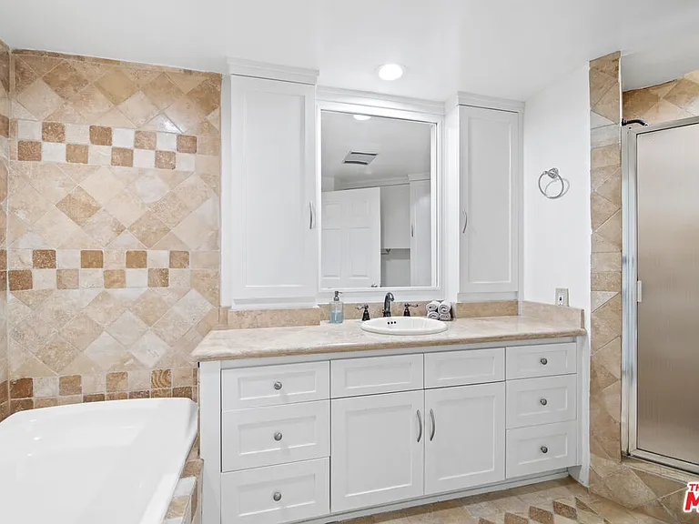 2461 Jupiter Dr — Photo 9