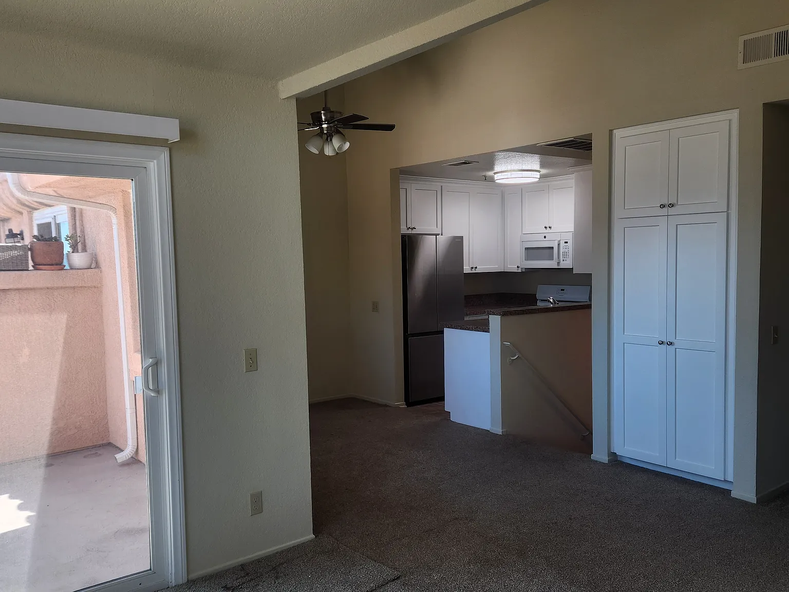 2 bed, 800 sqft, $3,400 — Photo 4