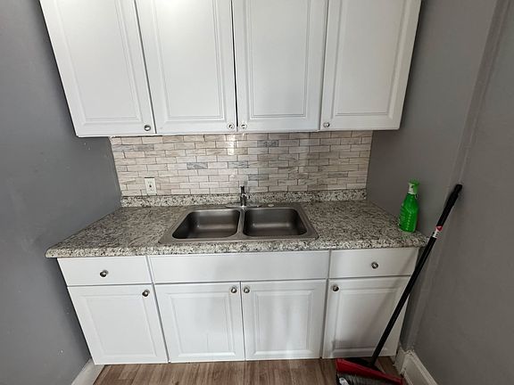 5th image of 3201 Elyria Ave #4