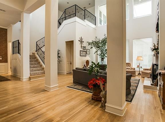 3rd image of 6721 Columbine Way