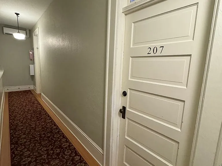 524 E Main St #207 — Photo 2
