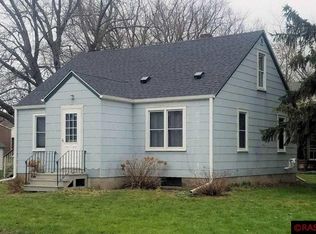 101 North St, Waldorf, MN 56091