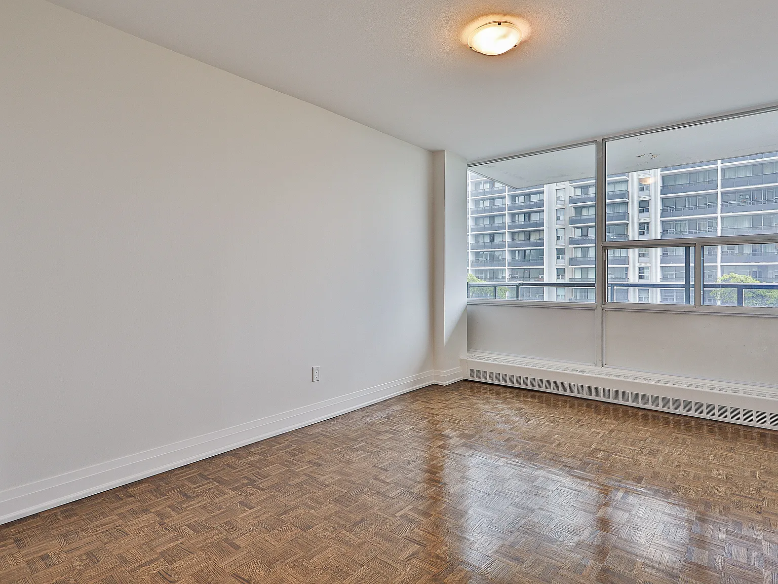 70 Cambridge Avenue Toronto — Photo 2