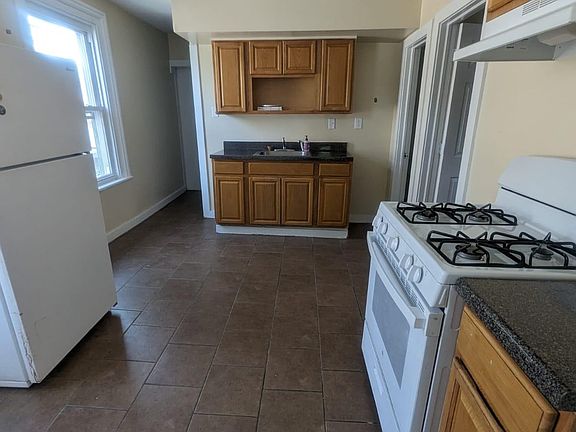 5th image of 130 Frank St #3A