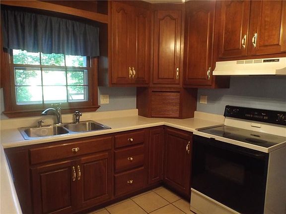 5th image of 807 Ellington Ct