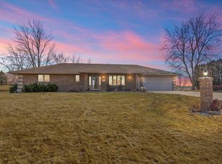 10915 Parrot Dr, Peosta, IA 52068