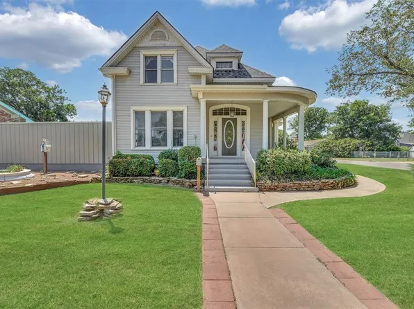 236 W Polk St, Mangum, OK 73554