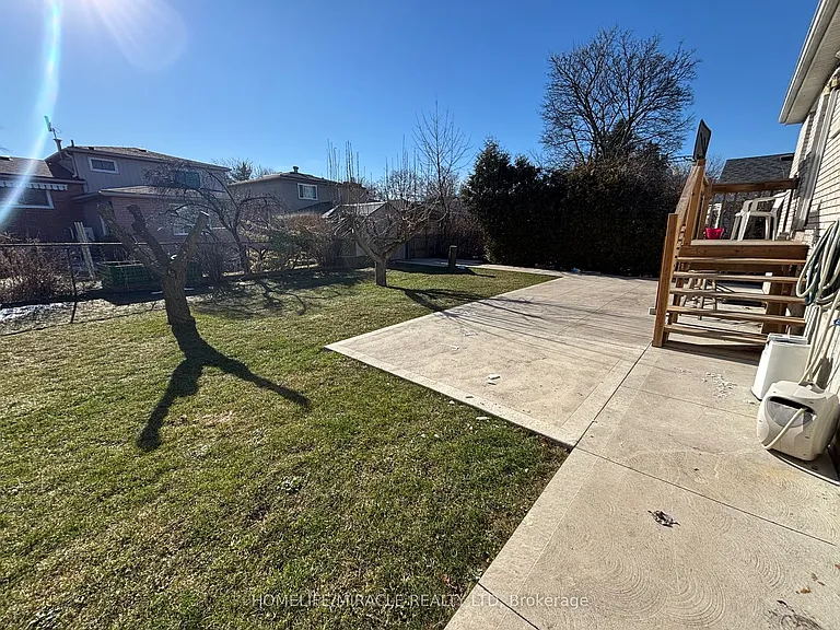 219 McMurchy Ave S #MAIN — Photo 26