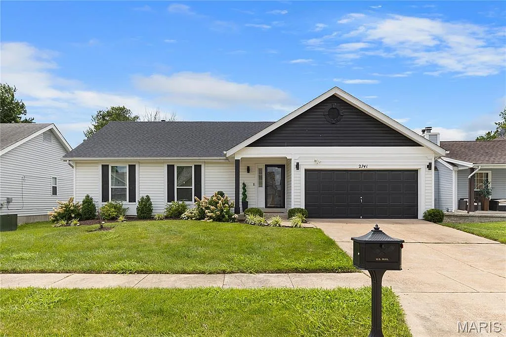 2741 Chapel View Dr photo 1