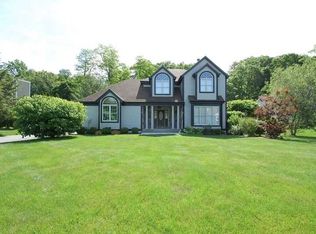 33 Coachlight Dr, Poughkeepsie, NY 12603
