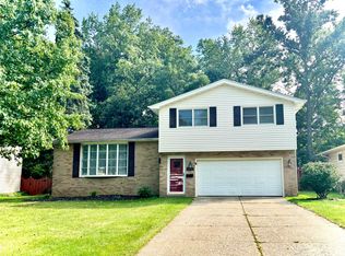 24137 Noreen Dr, North Olmsted, OH 44070
