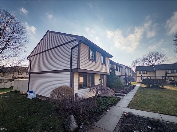 2nd image of 970 Hampton Ridge Dr