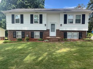 710 E 10th St, Newton, NC 28658