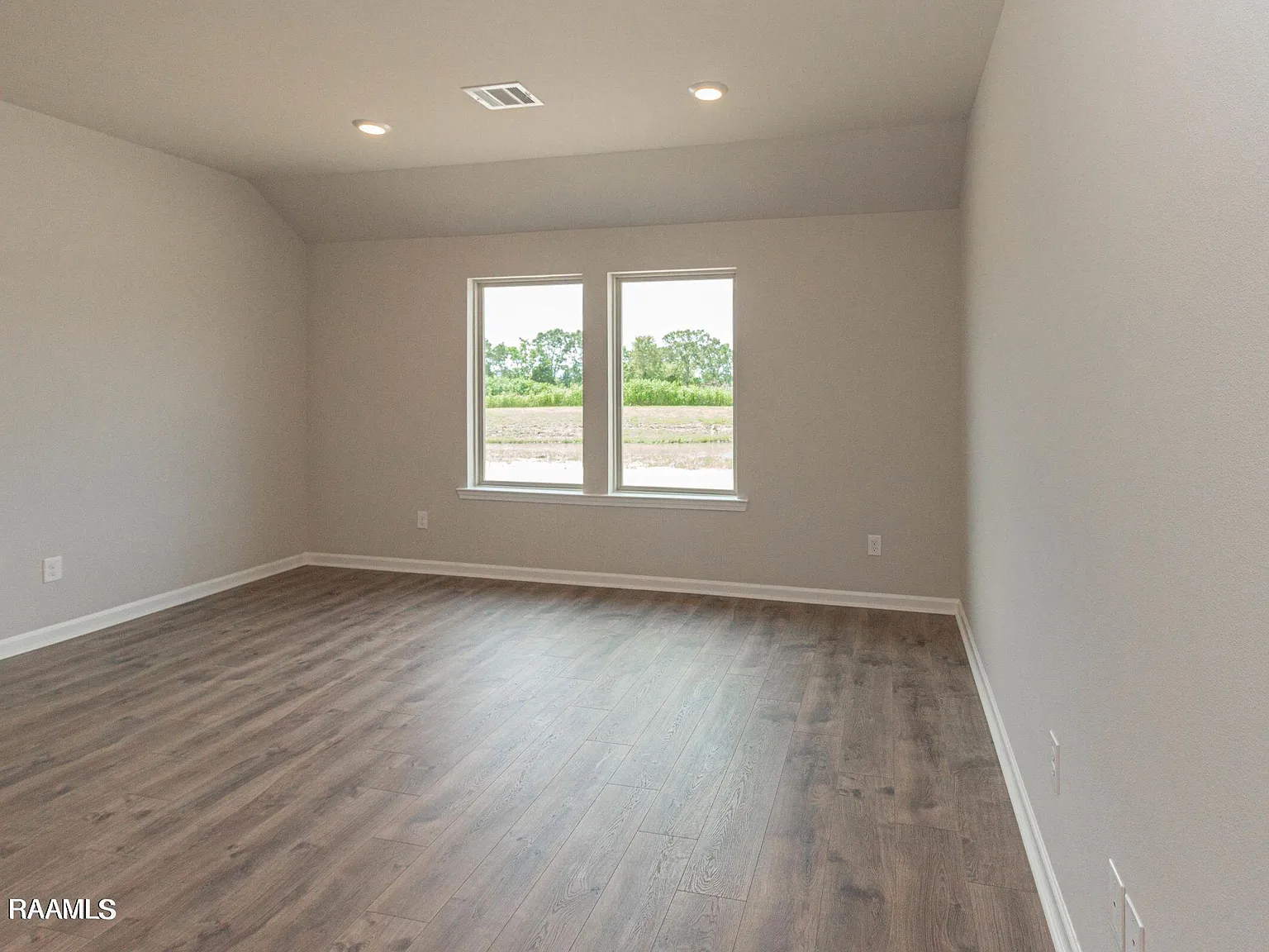 4 bed, 1874 sqft, $2,100 — Photo 4
