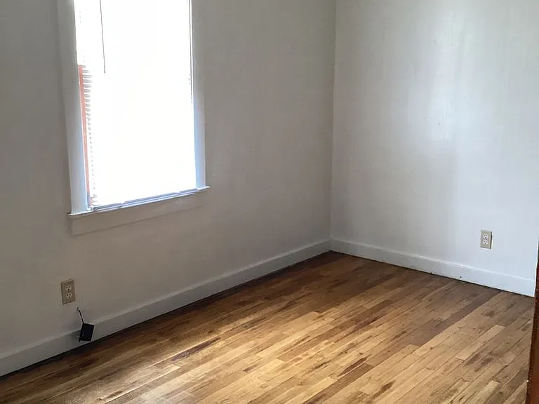 522 S Ave E — Photo 8