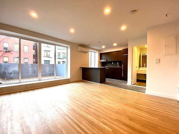 2nd image of 165 Elizabeth St #4B
