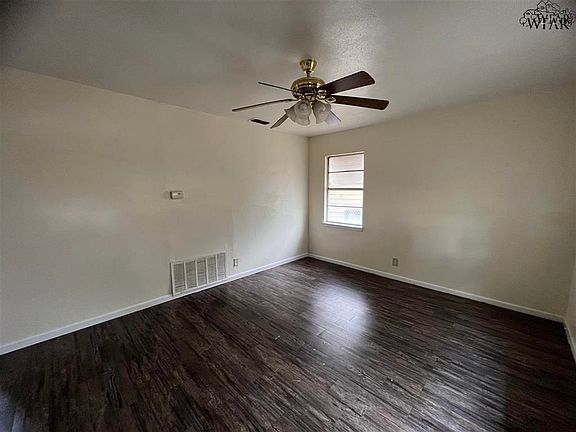 4th image of 1421 Tanbark Rd