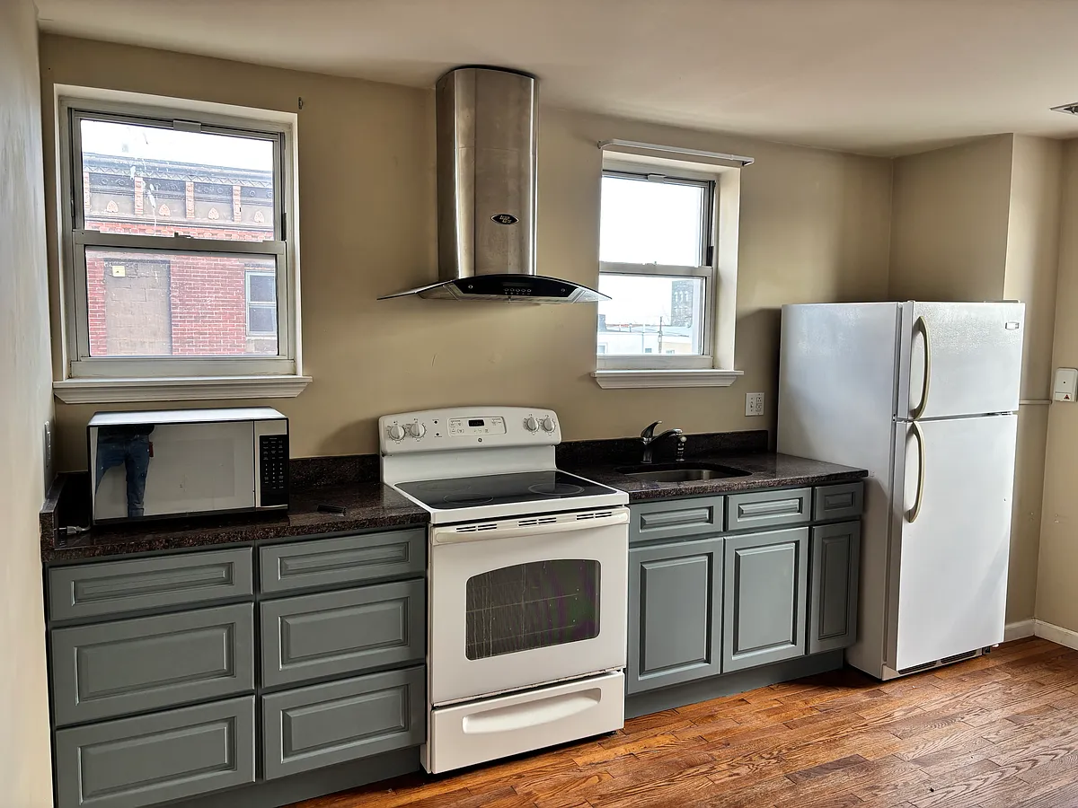 Building Photo - 1520 Moore St #3F