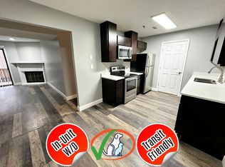 1360 Brook St APT D, Saint Charles, IL 60174