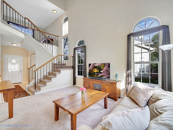 2nd image of 119 Golfview Dr