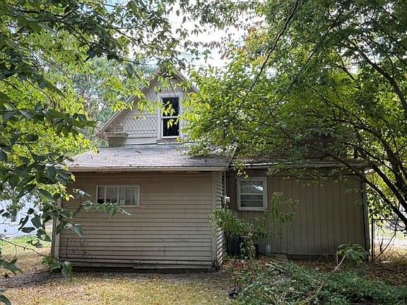 3rd image of 2423 Stevens Ave