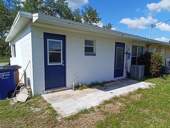3rd image of 1118 Vineyard St