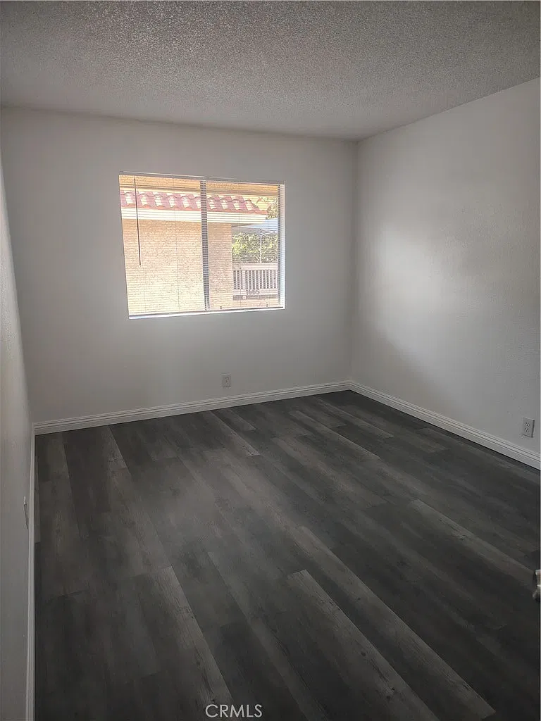 4 bed, 1000 sqft, $790 — Photo 2