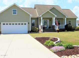 415 Moss Springs Dr, Swansboro, NC 28584