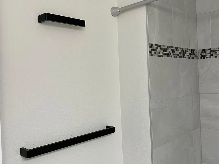 Bathroom #2 with high-end towel bars.