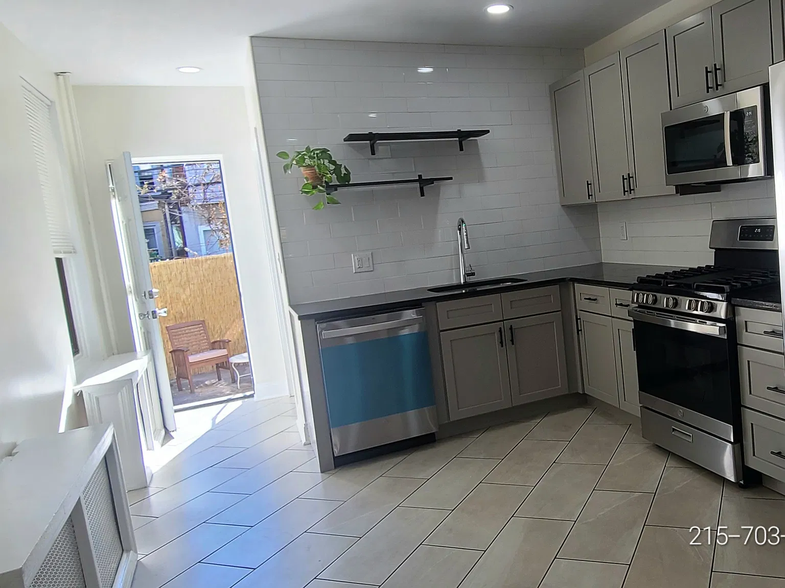 6038 Irving St — Photo 1
