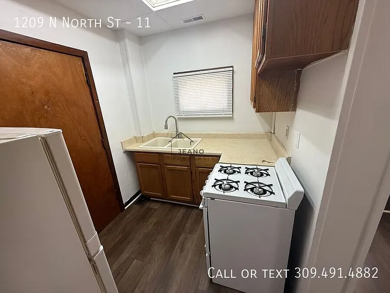 1209 N North St #11 — Photo 3