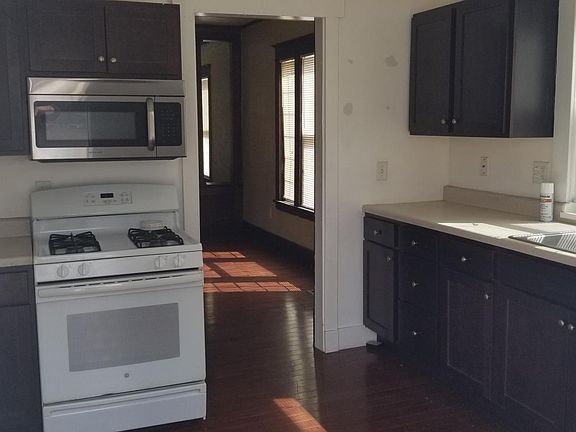 3rd image of 935 Muskegon Ave NW #1