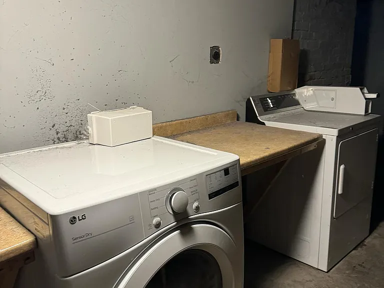 150 W Washington Ln #1A — Photo 9