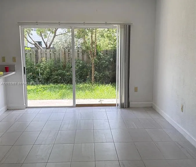 1245 NW 3rd Ln #1245 — Photo 5