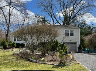 26 Mary Ln, Riverside, CT 06878