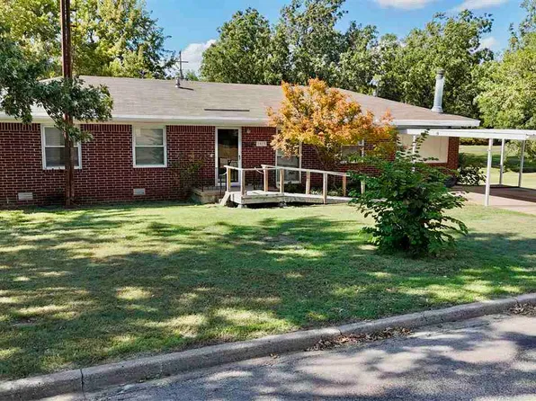 1013 S 3rd St, Blackwell, OK 74631