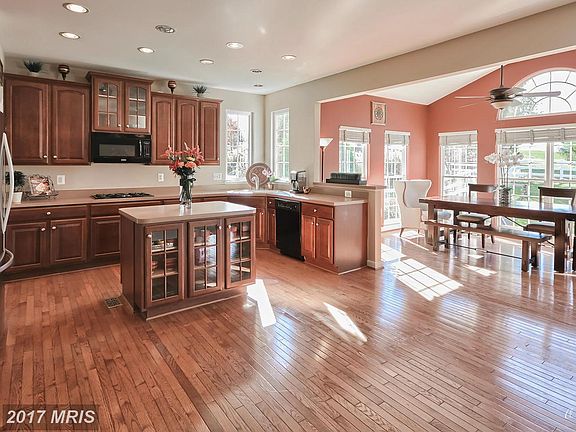 5th image of 501 Glenbrook Dr