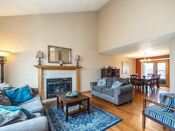 4th image of 3128 Village Green Dr